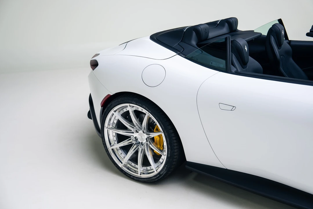 2025 Ferrari Roma Spider - Image 23 of 31