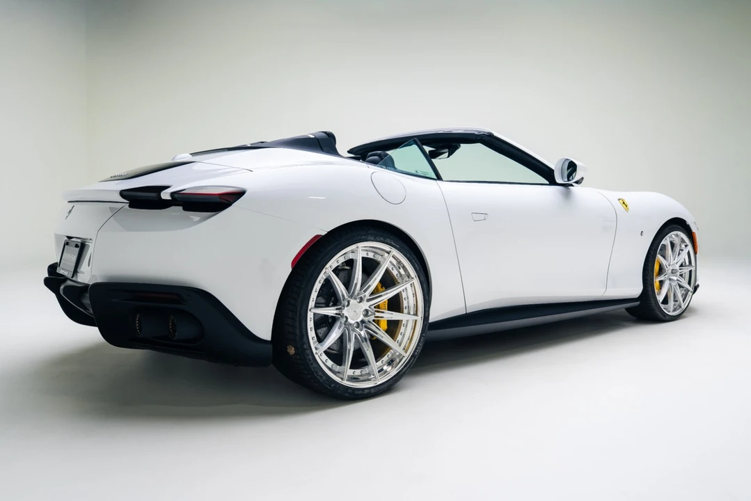 2025 Ferrari Roma Spider - Image 24 of 31