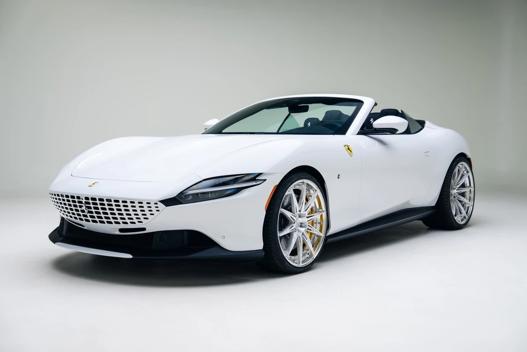 2025 Ferrari Roma Spider - Image 11 of 31