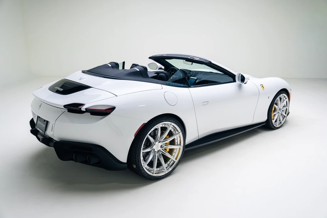 2025 Ferrari Roma Spider - Image 5 of 12