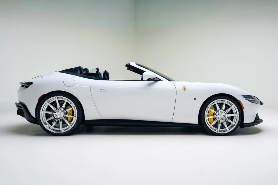 2025 Ferrari Roma Spider - Image 18 of 21