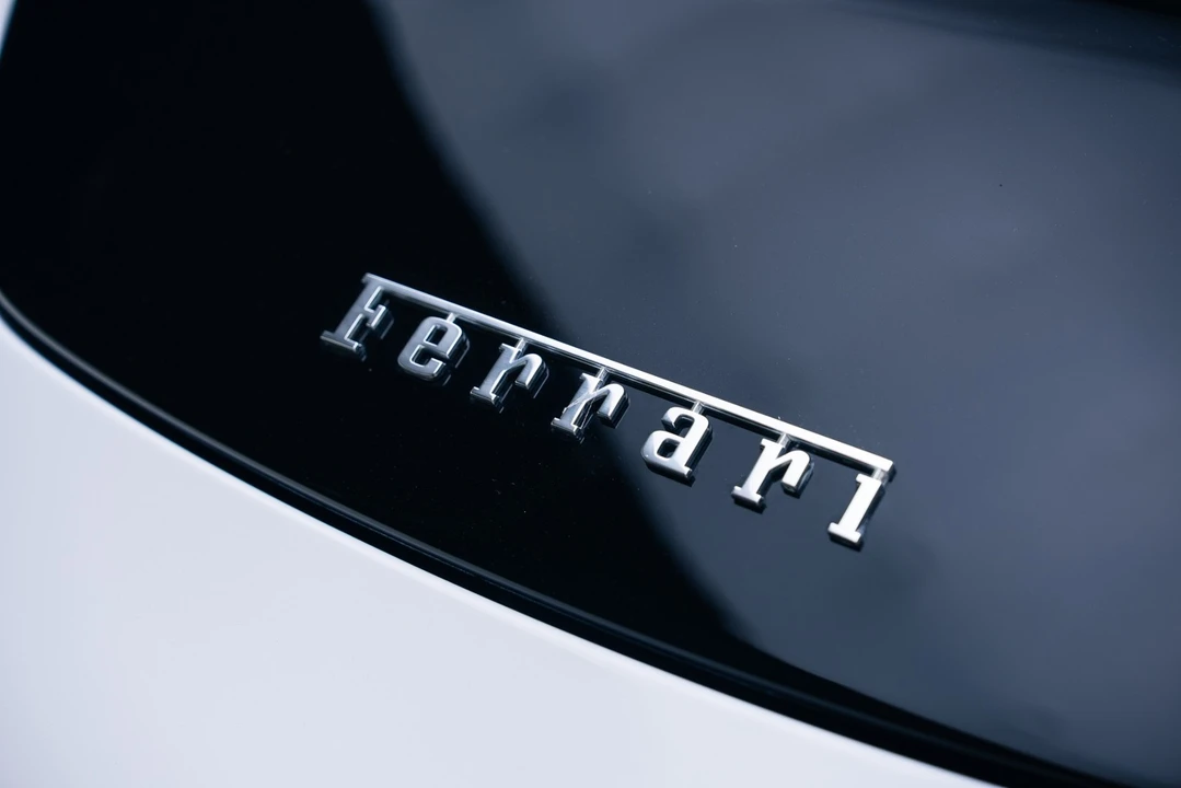 2025 Ferrari Roma Spider - Image 26 of 31