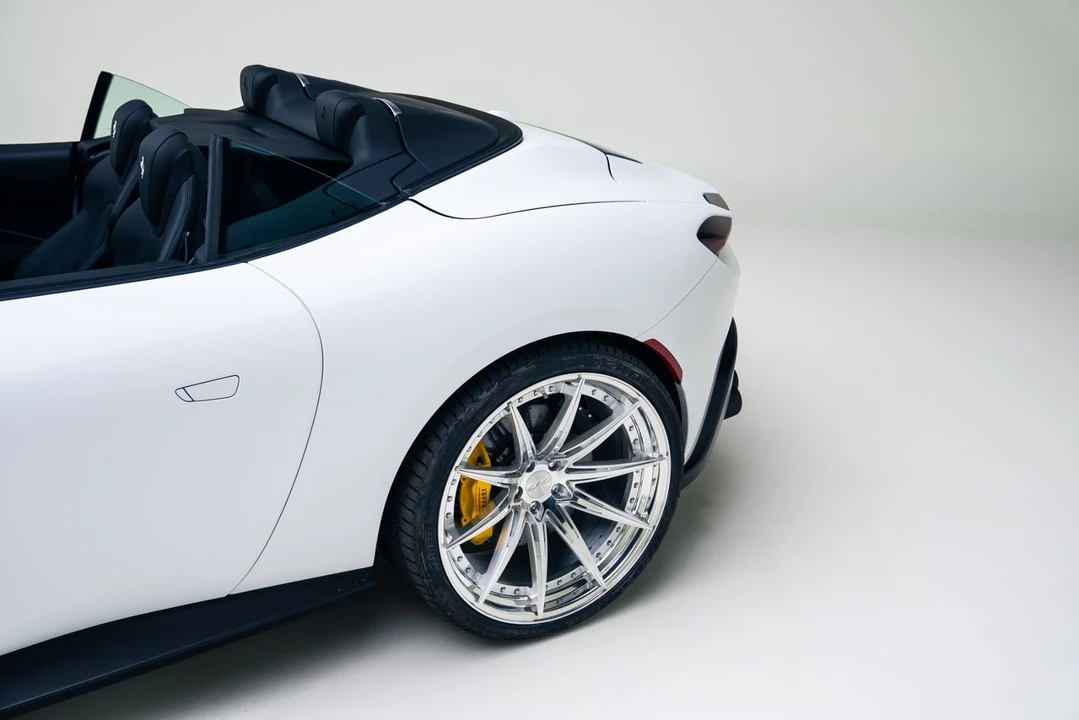 2025 Ferrari Roma Spider - Image 17 of 21