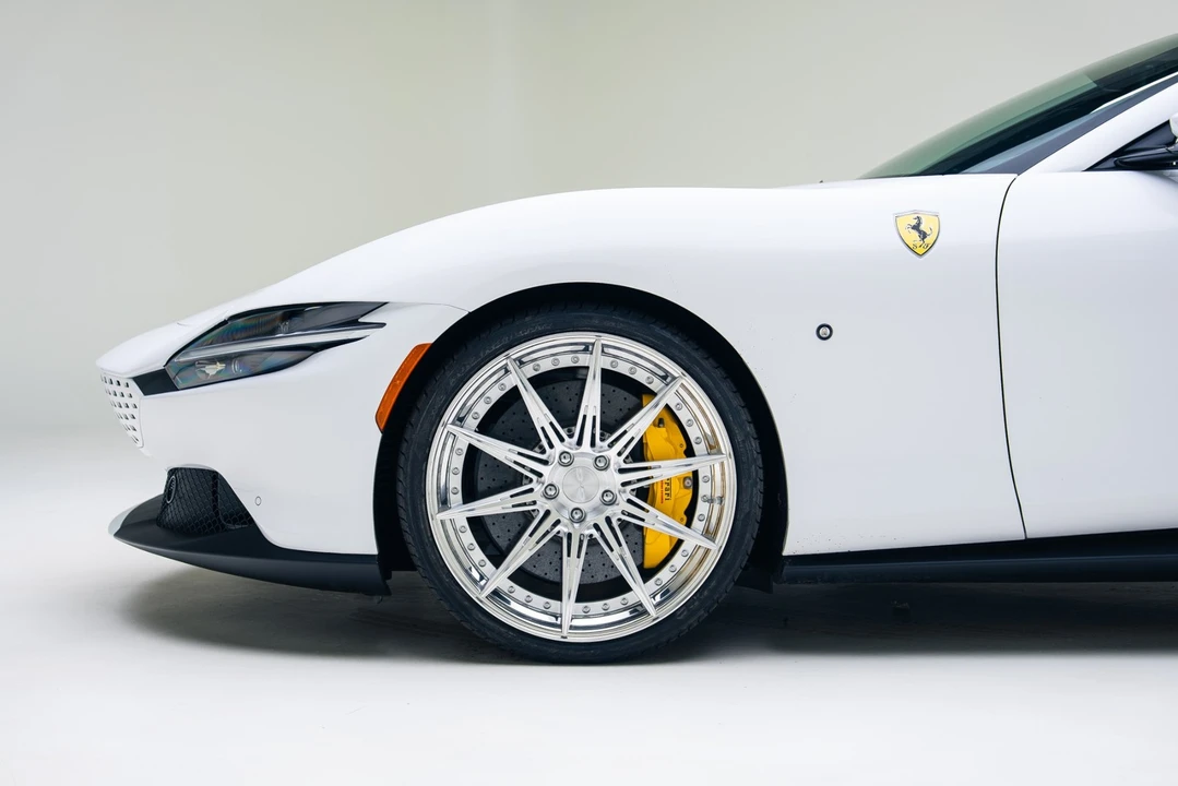 2025 Ferrari Roma Spider - Image 15 of 31
