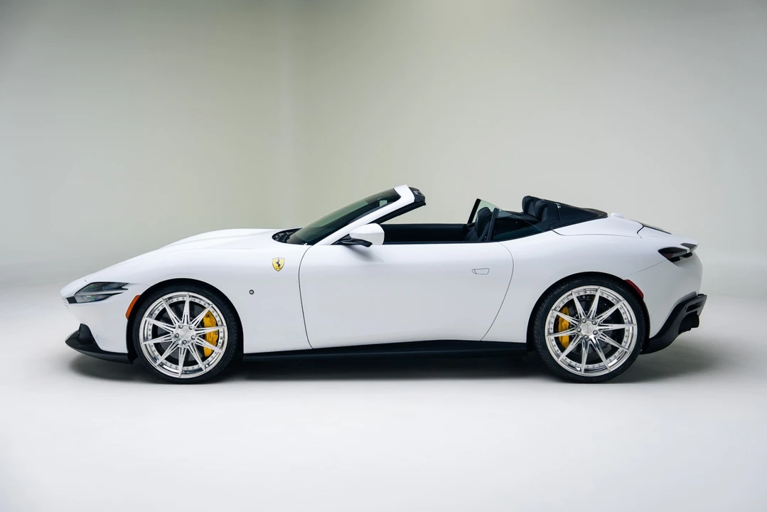 2025 Ferrari Roma Spider - Image 13 of 31