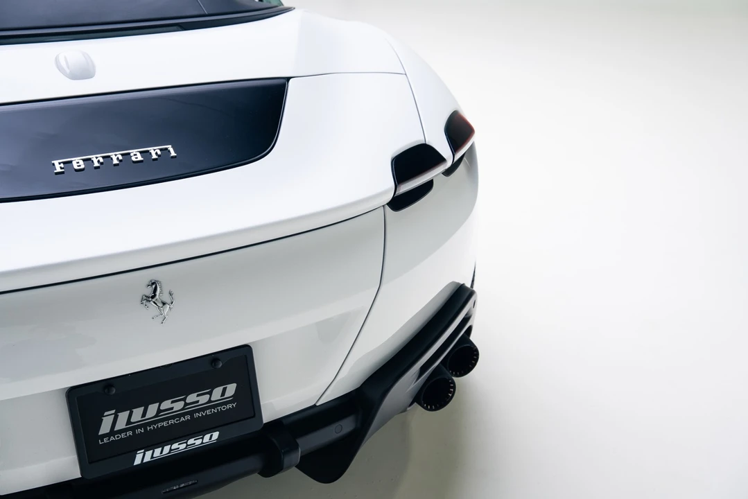 2025 Ferrari Roma Spider - Image 25 of 31