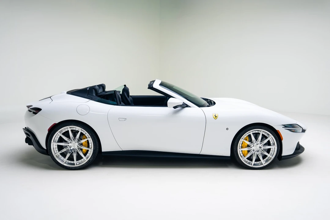 2025 Ferrari Roma Spider - Image 19 of 21
