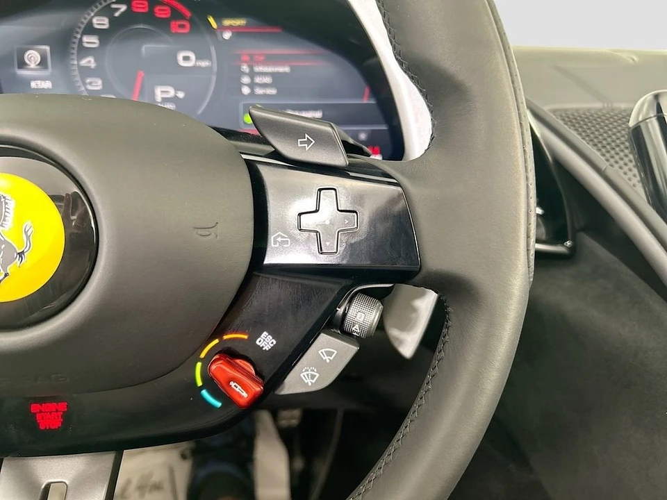 2025 Ferrari Roma Spider - Image 12 of 31