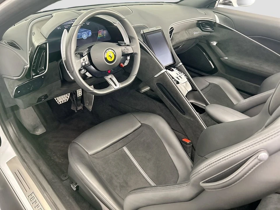 2025 Ferrari Roma Spider - Image 9 of 31