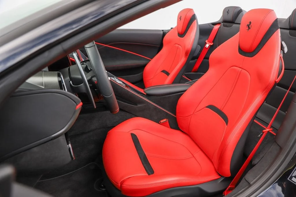 2025 Ferrari Roma Spider - Image 10 of 31