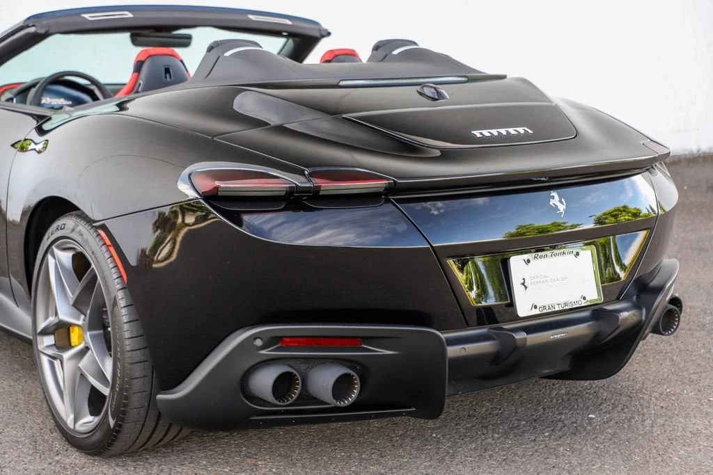 2025 Ferrari Roma Spider - Image 21 of 31