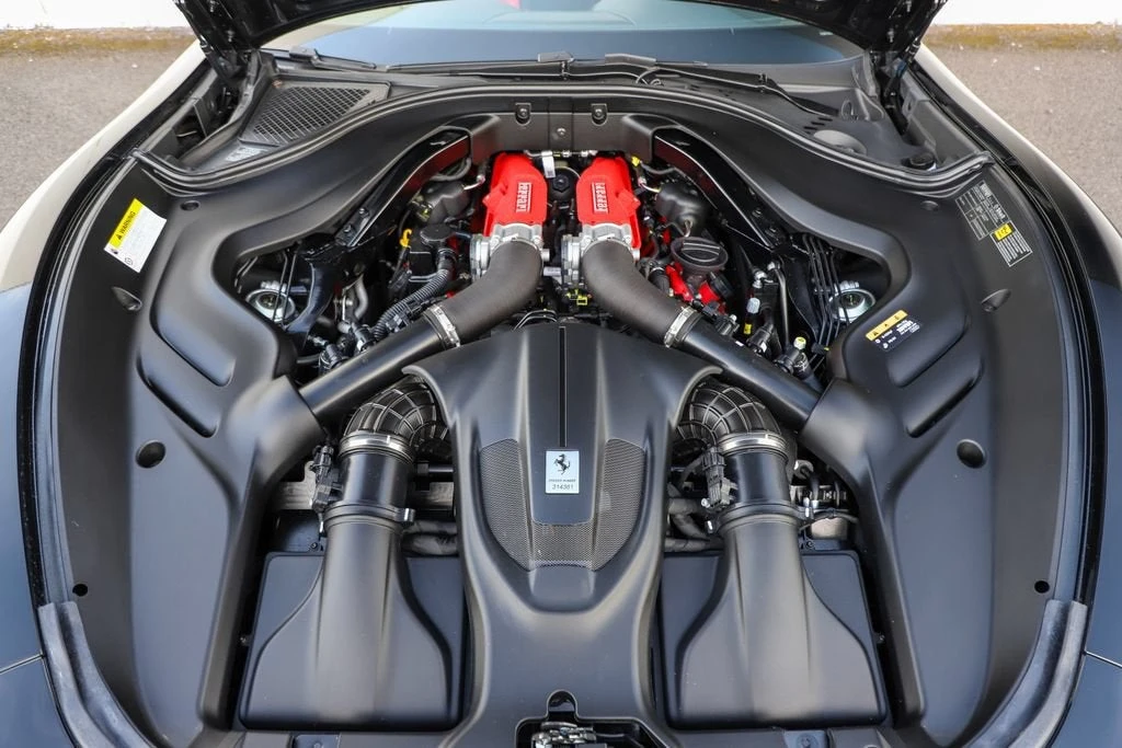 2025 Ferrari Roma Spider - Image 16 of 31