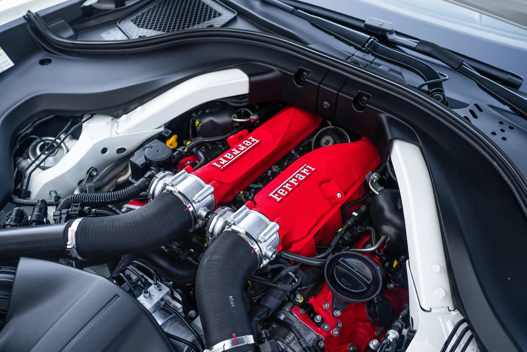 2025 Ferrari Roma Spider - Image 14 of 27