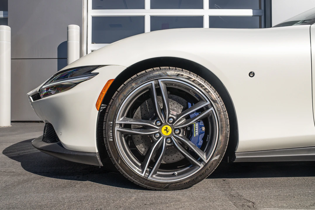 2025 Ferrari Roma Spider - Image 3 of 27