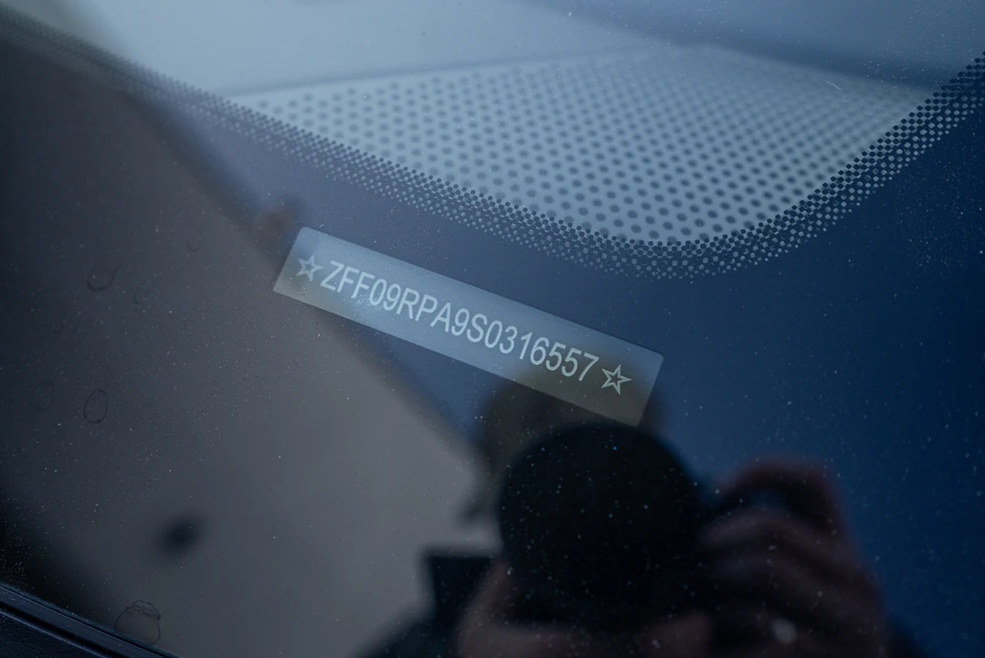 2025 Ferrari Roma Spider - Image 15 of 27