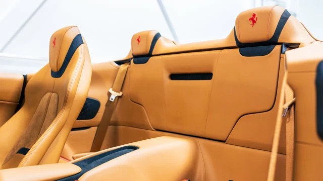 2025 Ferrari Roma Spider - Image 10 of 16