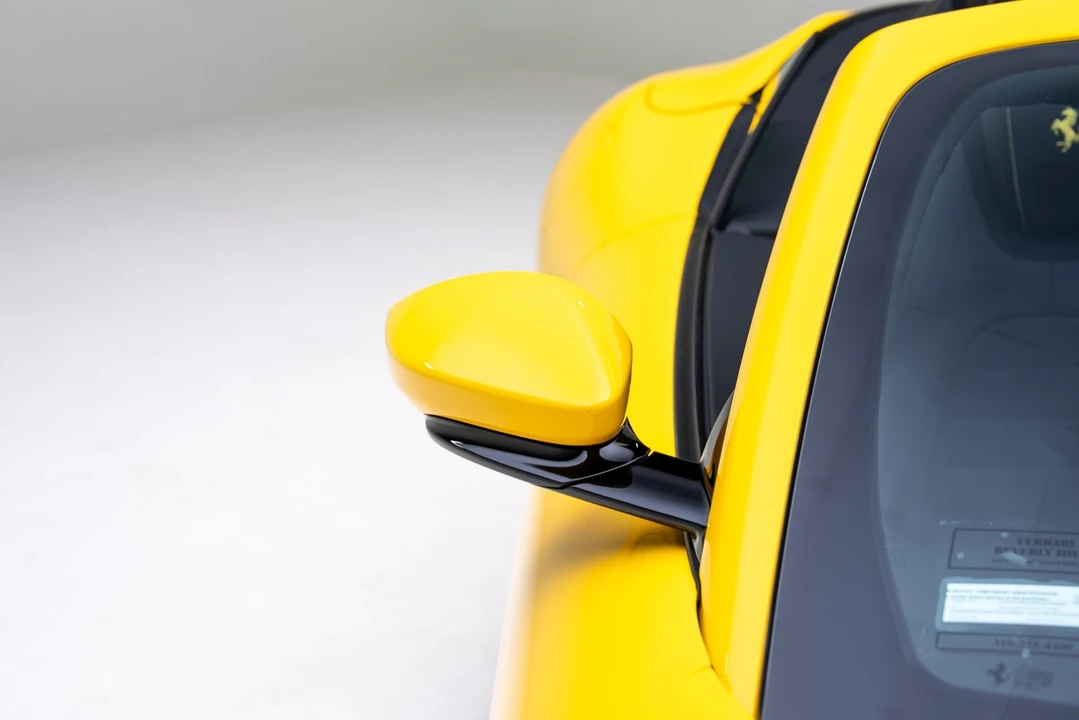 2025 Ferrari Roma Spider - Image 17 of 21