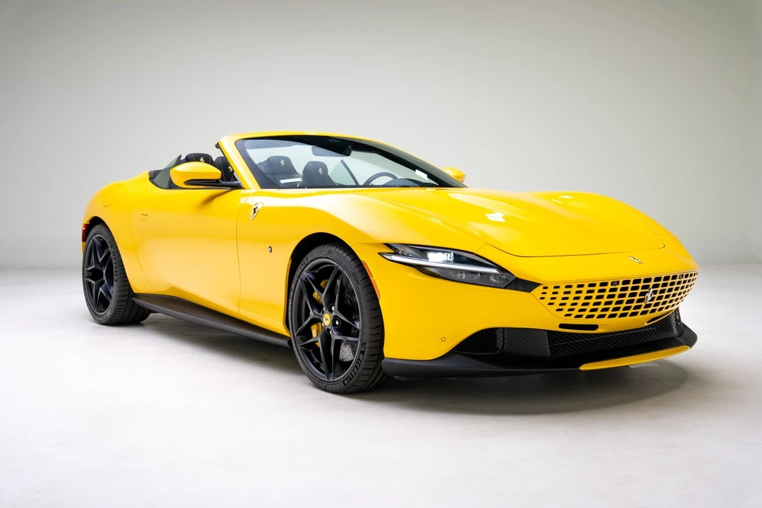 2025 Ferrari Roma Spider - Image 19 of 21