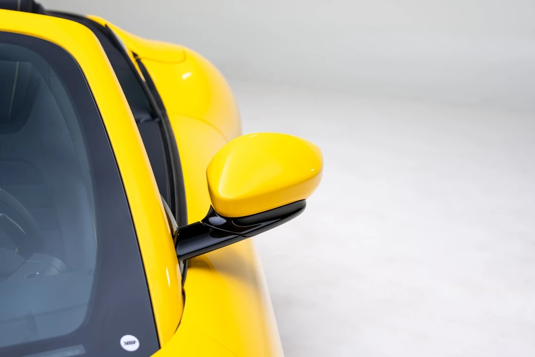2025 Ferrari Roma Spider - Image 16 of 21