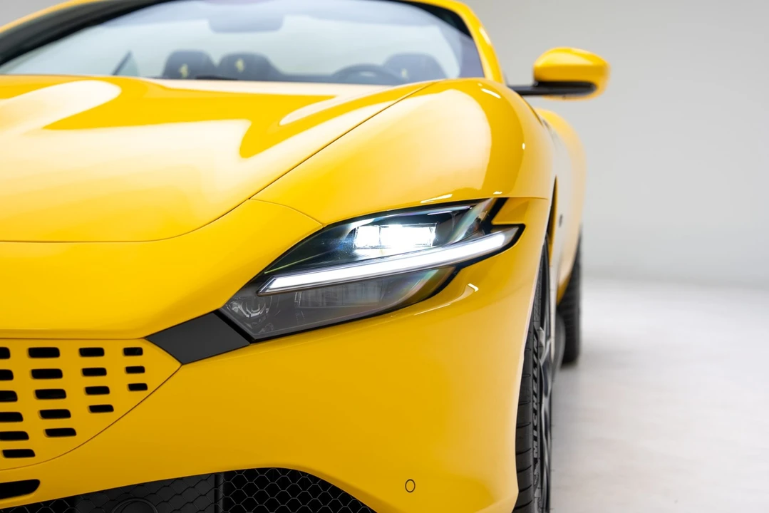 2025 Ferrari Roma Spider - Image 12 of 21