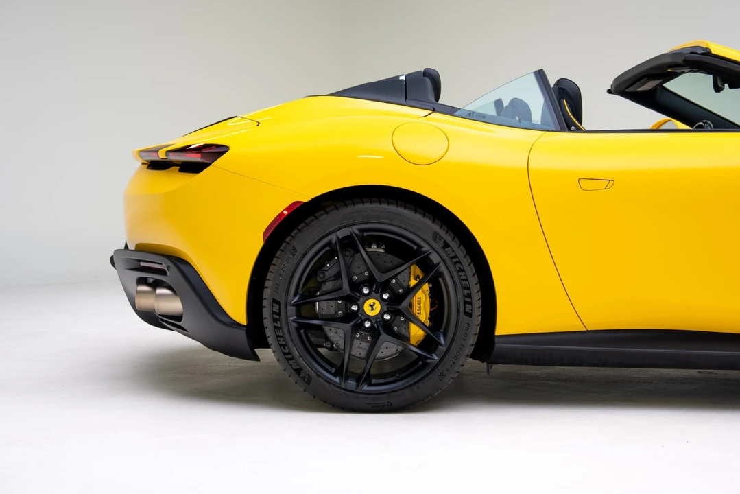 2025 Ferrari Roma Spider - Image 21 of 21