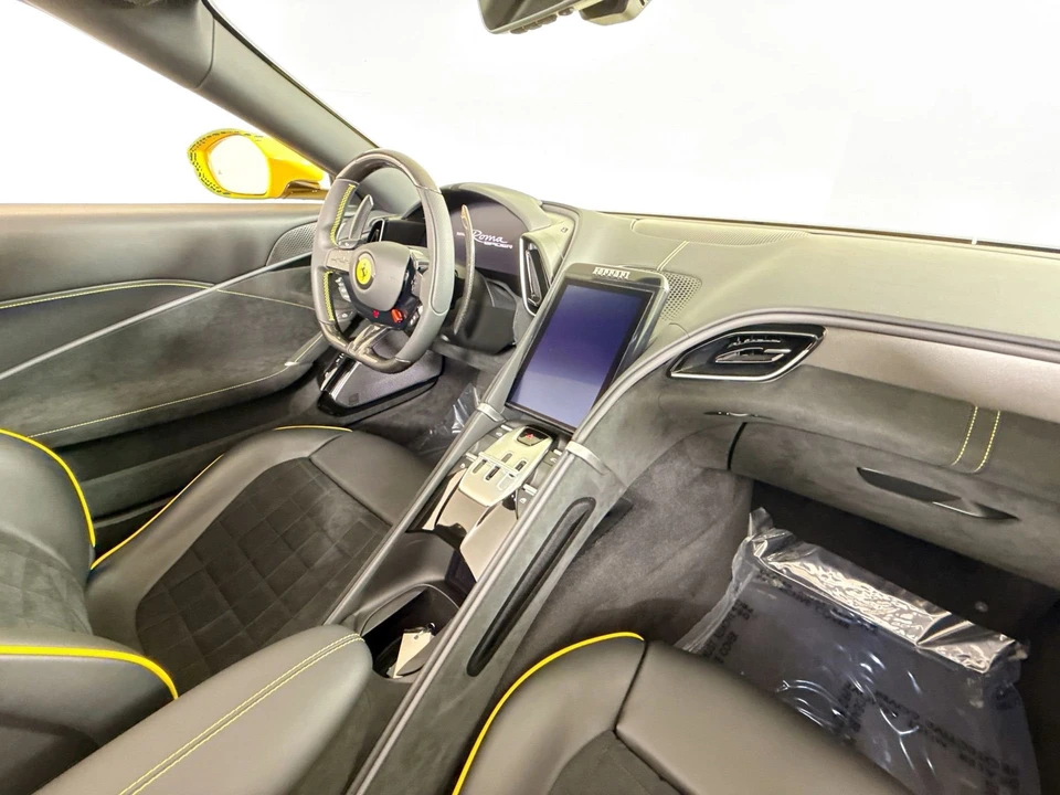 2025 Ferrari Roma Spider - Image 26 of 31