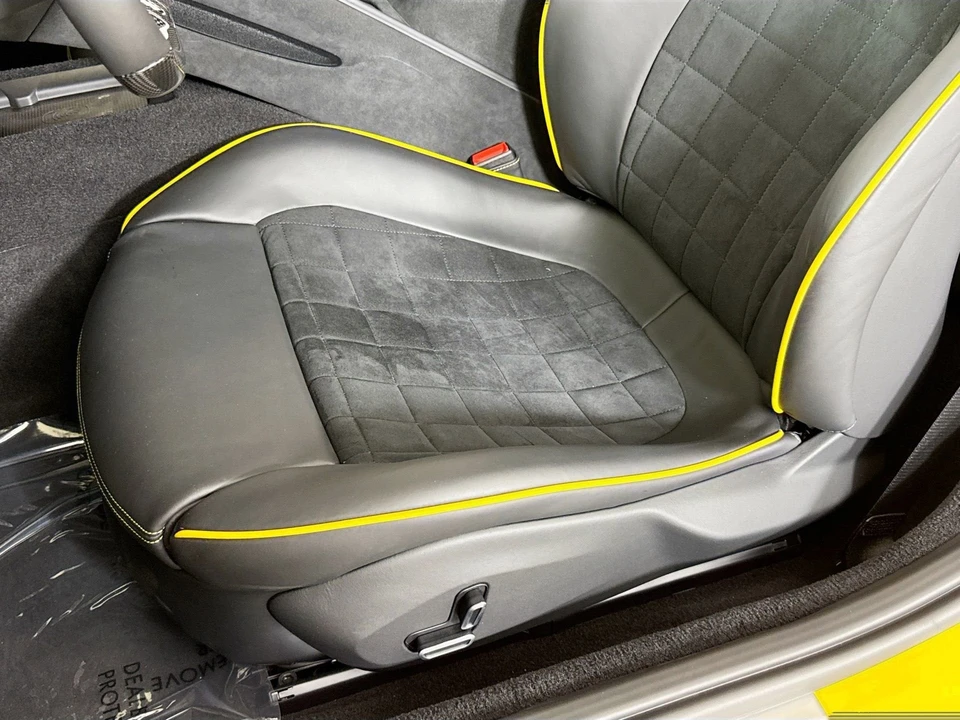 2025 Ferrari Roma Spider - Image 18 of 31