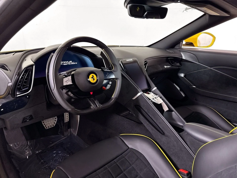 2025 Ferrari Roma Spider - Image 20 of 31