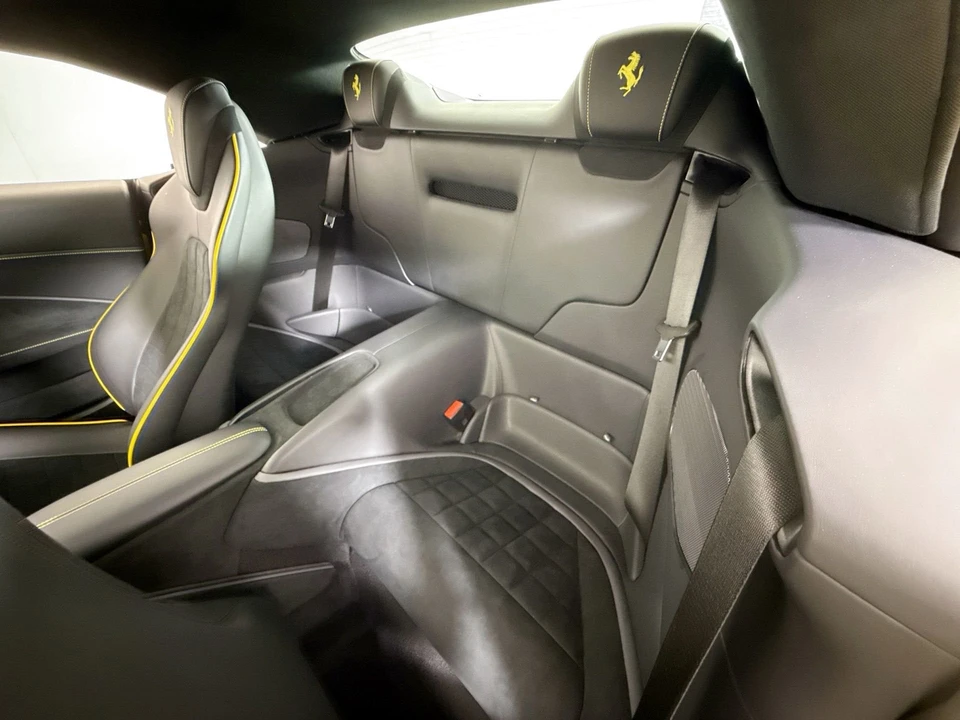 2025 Ferrari Roma Spider - Image 19 of 31