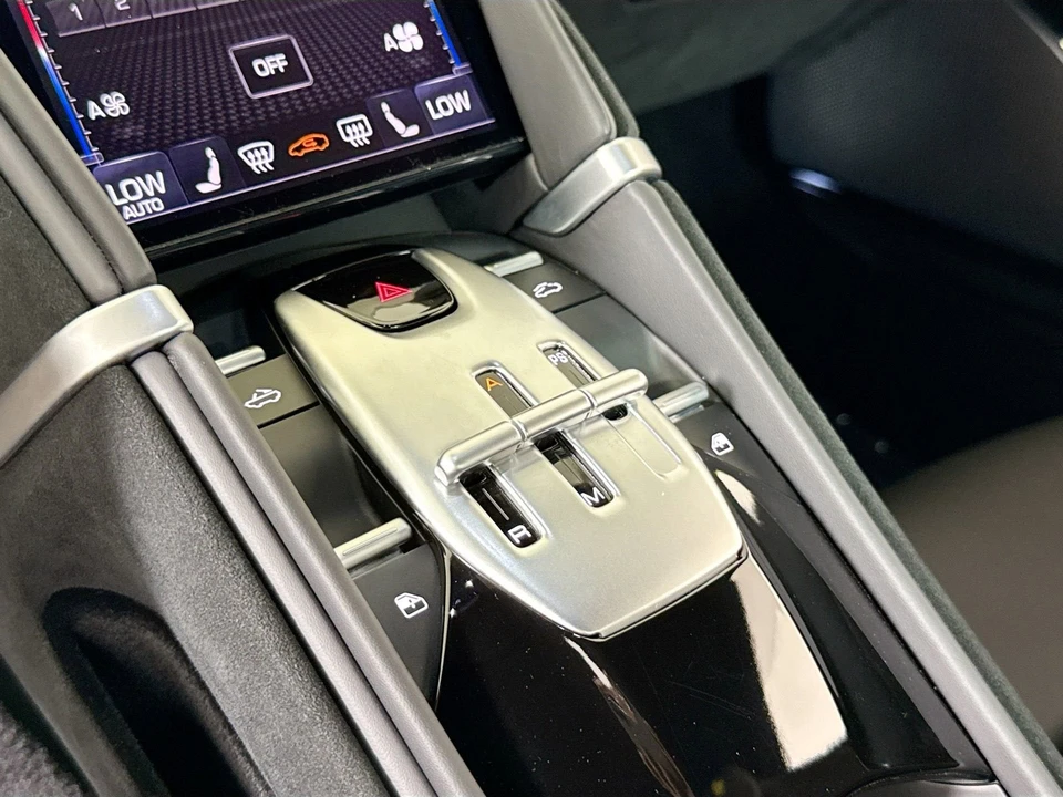 2025 Ferrari Roma Spider - Image 15 of 31
