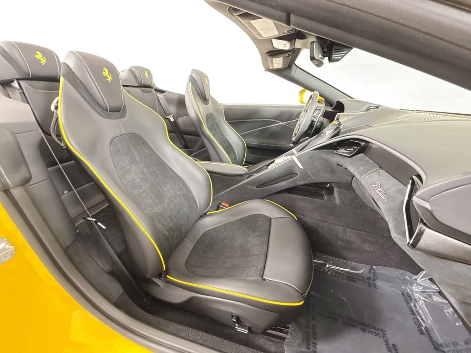 2025 Ferrari Roma Spider - Image 23 of 31