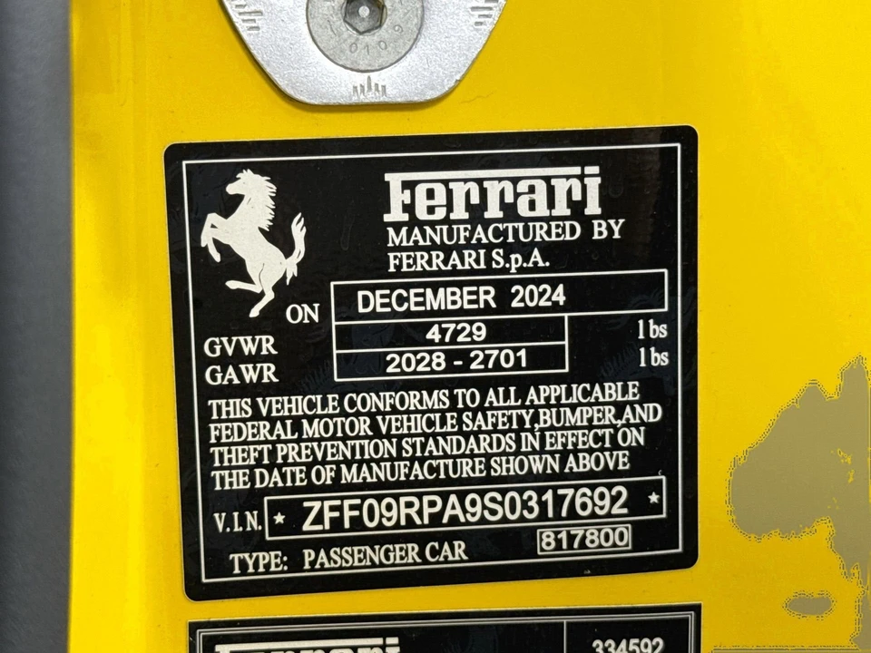 2025 Ferrari Roma Spider - Image 29 of 31