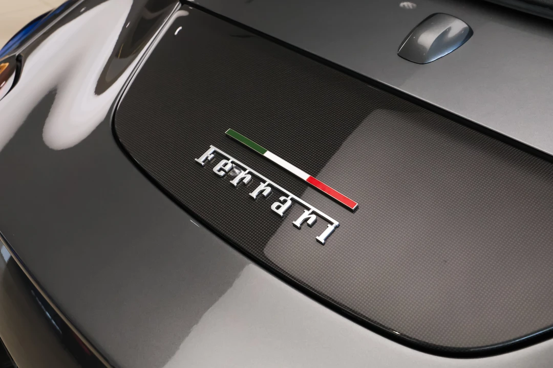 2025 Ferrari Roma Spider - Image 25 of 31