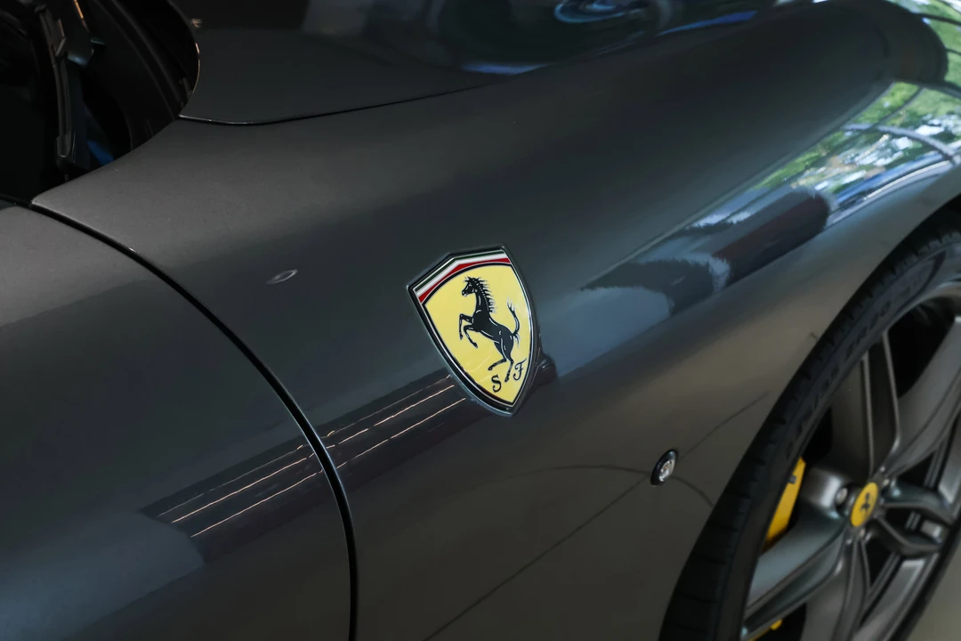 2025 Ferrari Roma Spider - Image 14 of 31
