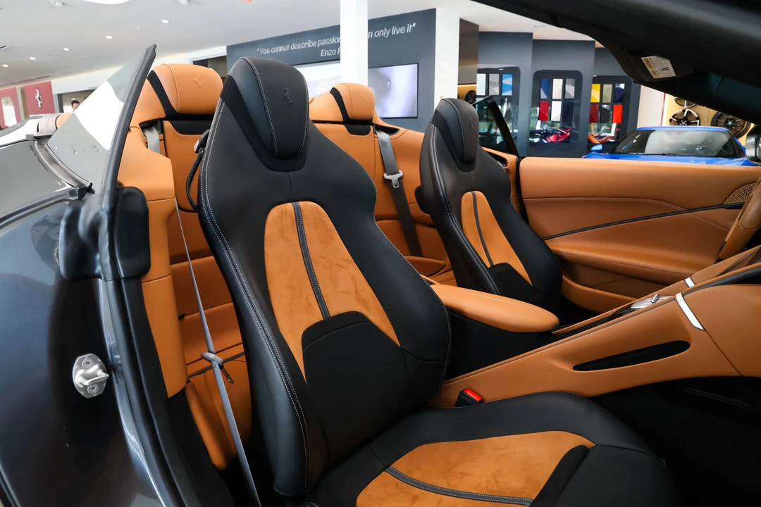2025 Ferrari Roma Spider - Image 19 of 31
