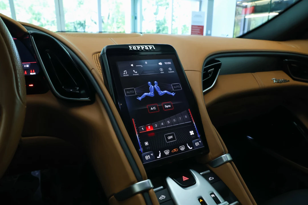 2025 Ferrari Roma Spider - Image 15 of 31