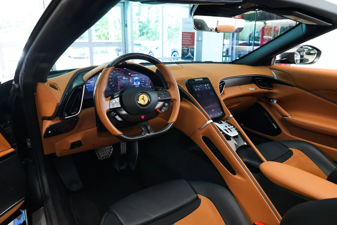 2025 Ferrari Roma Spider - Image 9 of 31