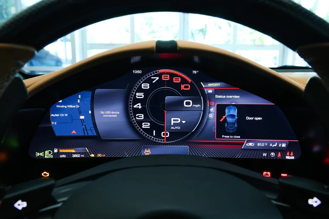 2025 Ferrari Roma Spider - Image 22 of 31