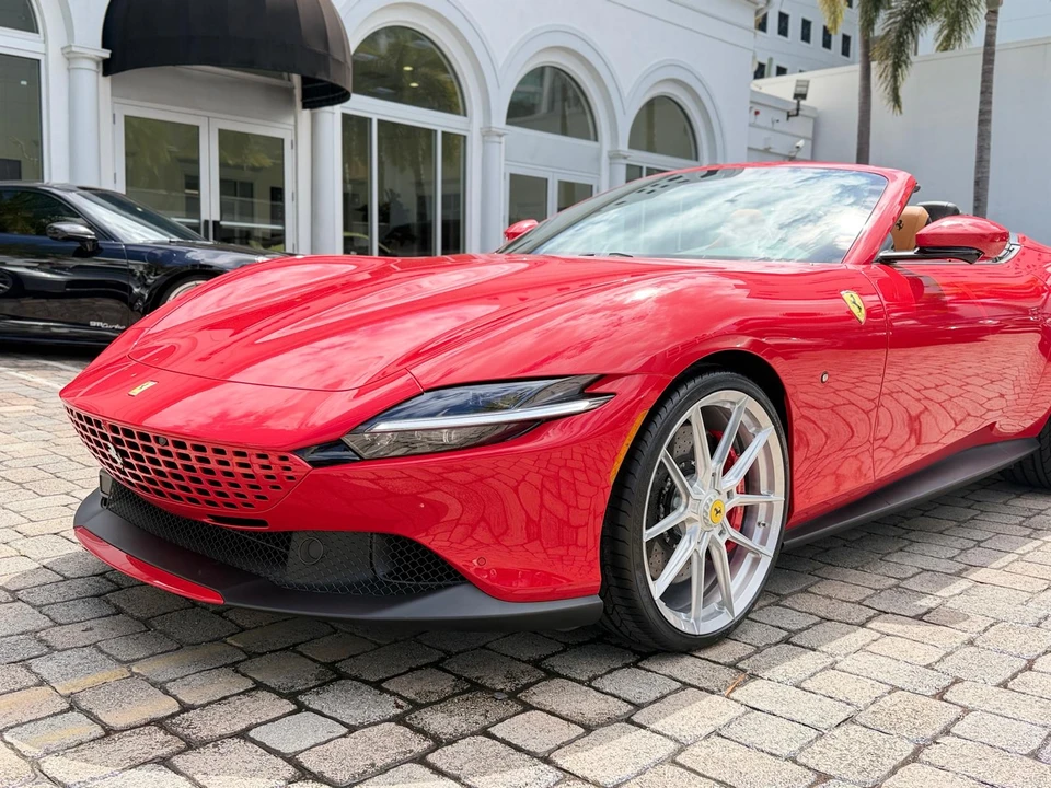 2025 Ferrari Roma Spider - Image 5 of 31