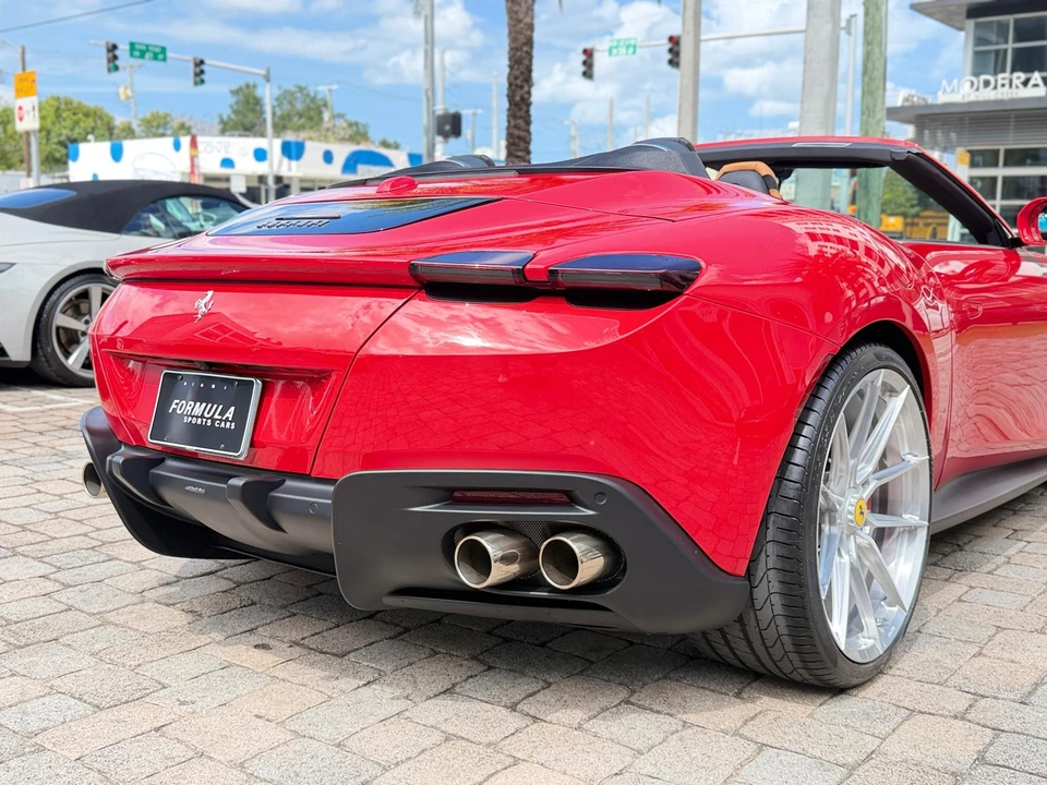2025 Ferrari Roma Spider - Image 15 of 31