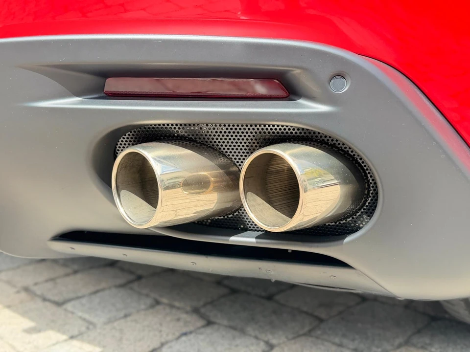 2025 Ferrari Roma Spider - Image 23 of 31