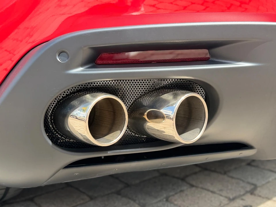 2025 Ferrari Roma Spider - Image 24 of 31