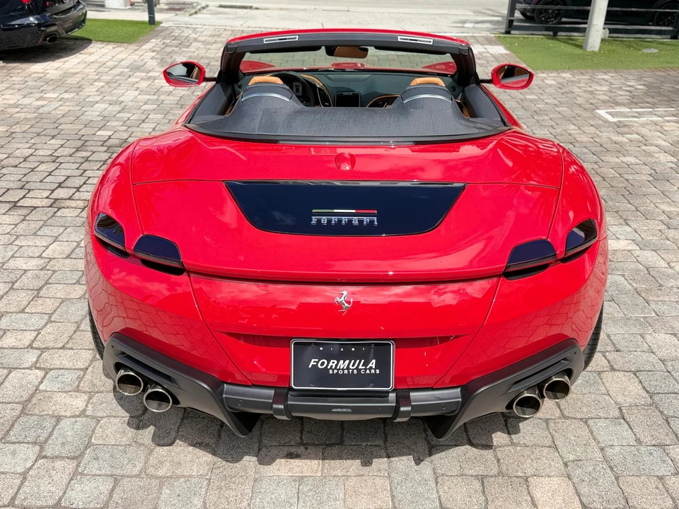 2025 Ferrari Roma Spider - Image 16 of 31