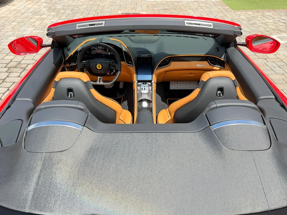2025 Ferrari Roma Spider - Image 17 of 31