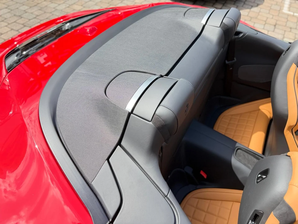 2025 Ferrari Roma Spider - Image 18 of 31