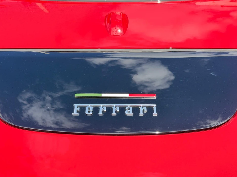 2025 Ferrari Roma Spider - Image 21 of 31