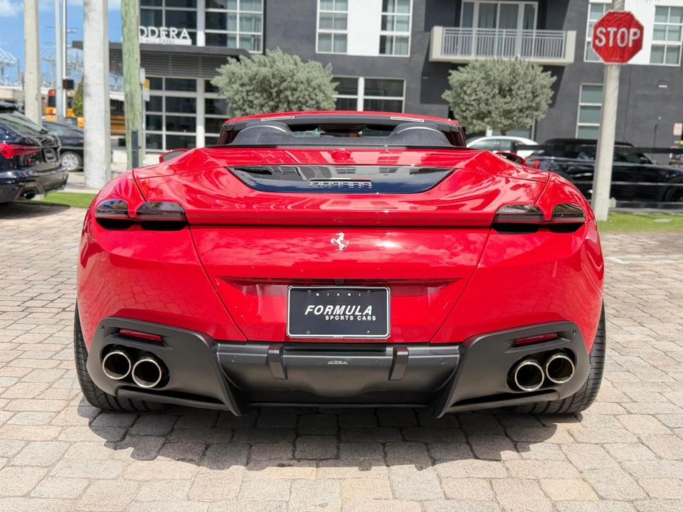 2025 Ferrari Roma Spider - Image 22 of 31