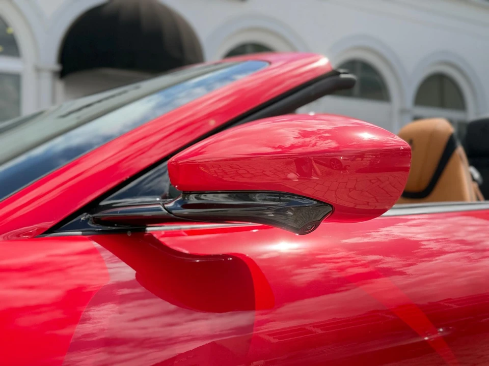2025 Ferrari Roma Spider - Image 27 of 31