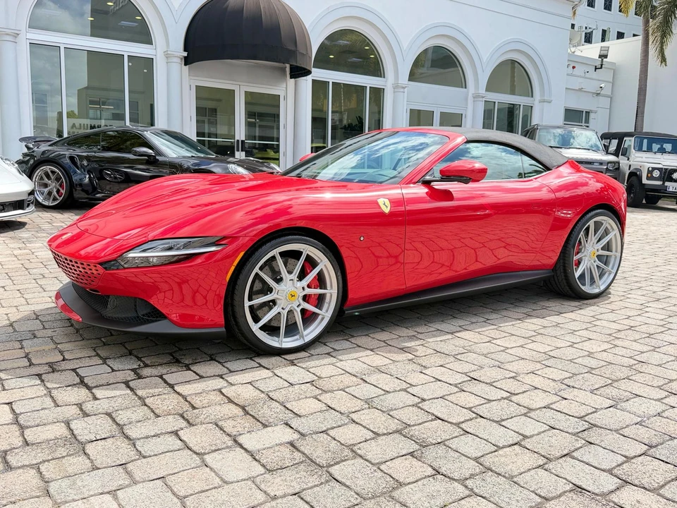 2025 Ferrari Roma Spider - Image 4 of 31