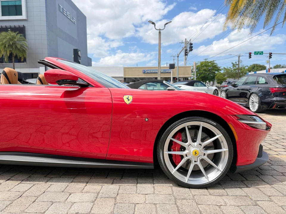 2025 Ferrari Roma Spider - Image 31 of 31